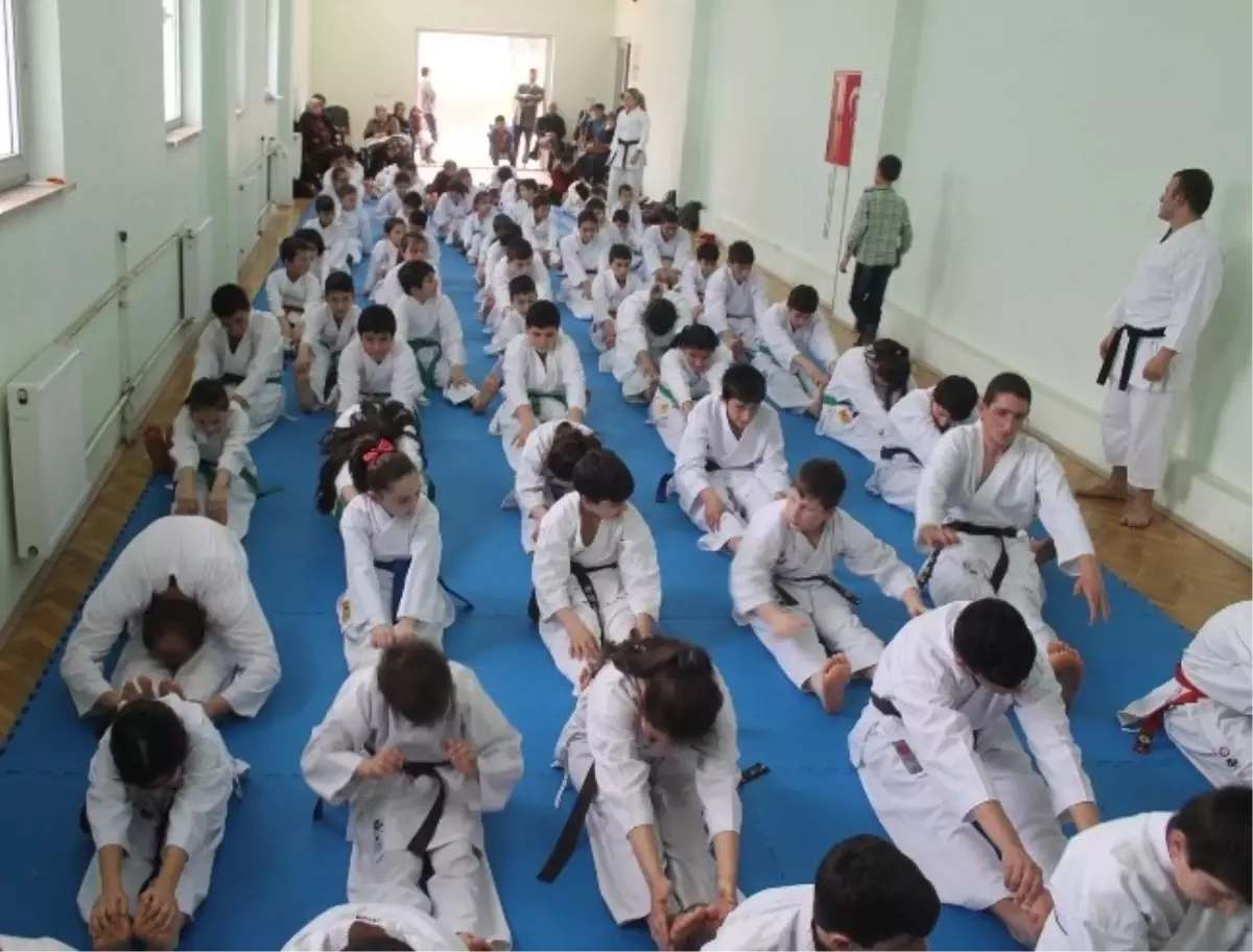 Diyarbakır'da Karate Kuşak Terfi Sınavı Yapıldı