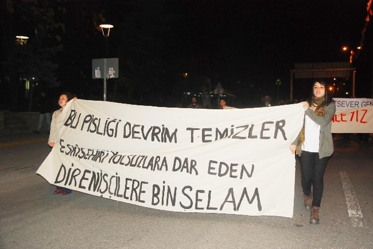 Başkent\'te İzinsiz Gösteri Yapan Gruba Polis Müdahale Etti