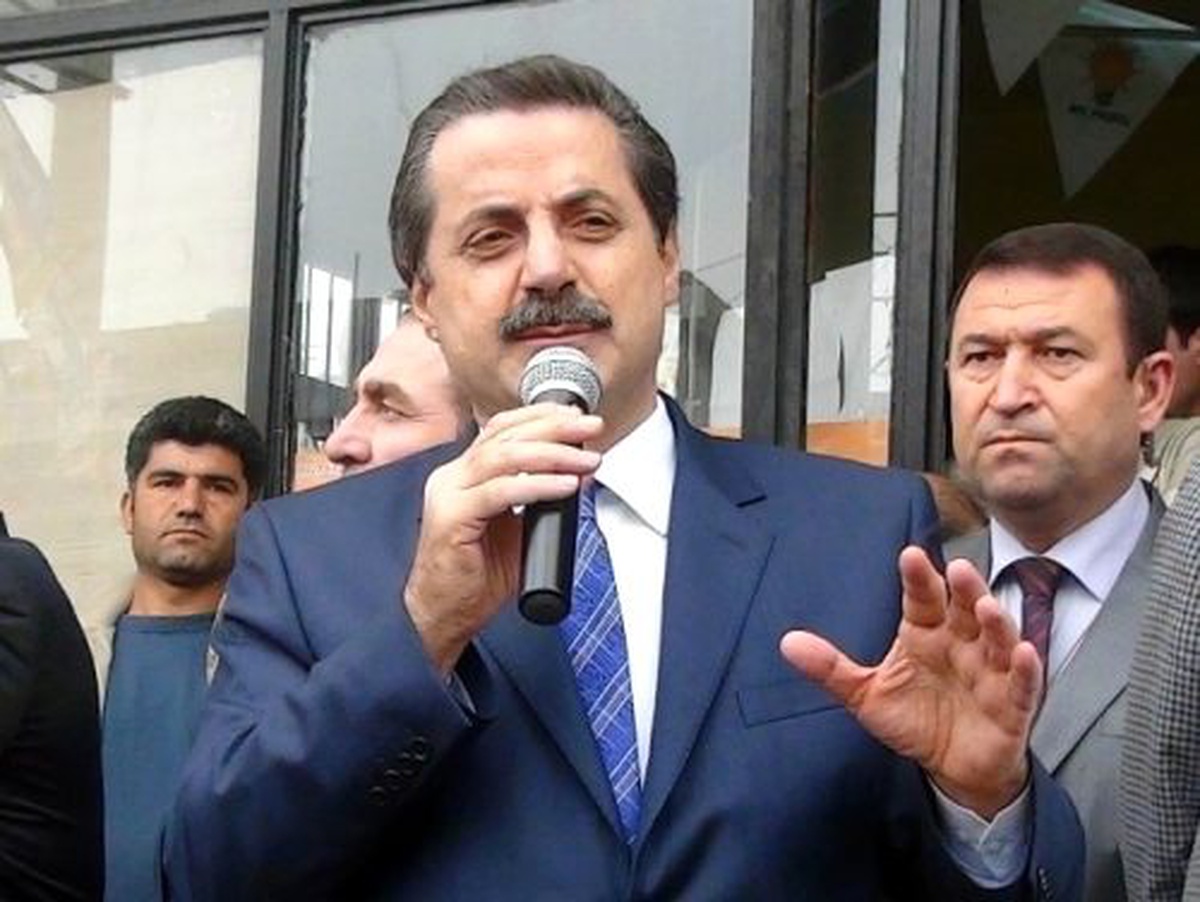 Bakan Faruk Çelik Konuşurken \'Hırsız Var\' Pankartı Açıldı