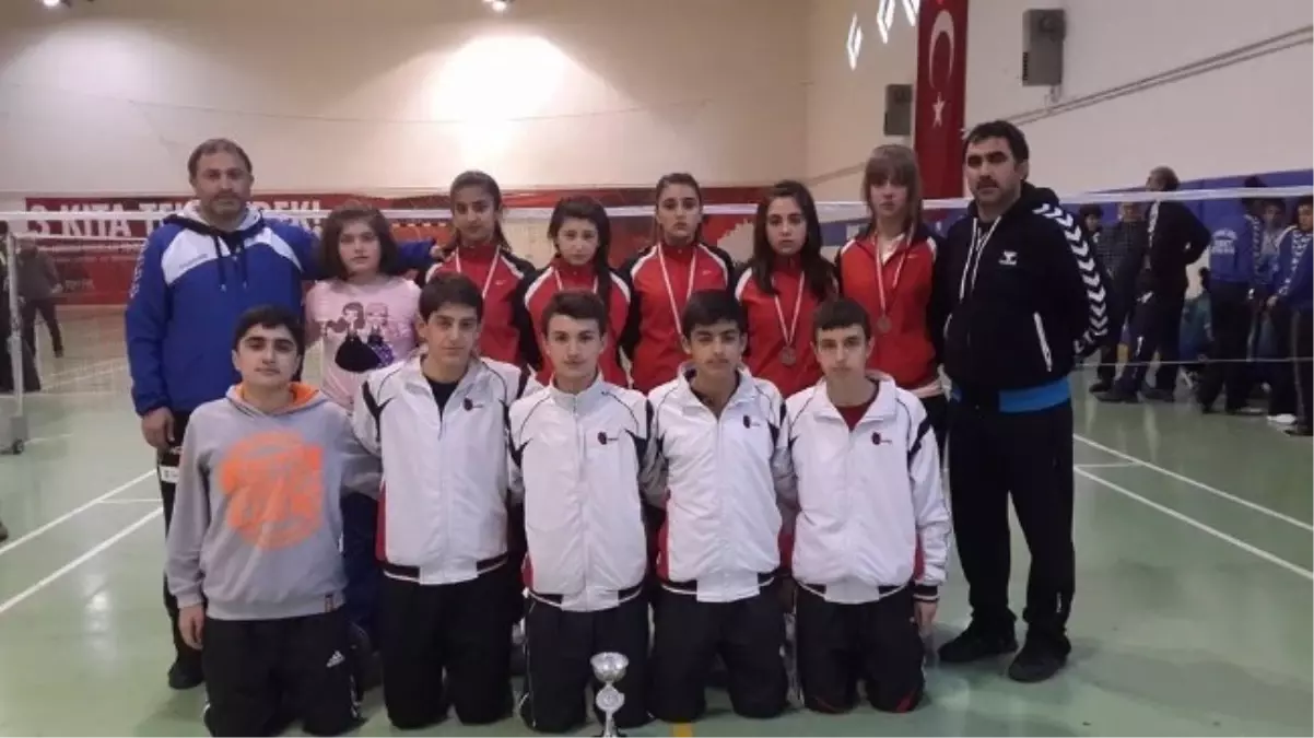 Erzincan Spor Lisesi Badminton\'da Türkiye Üçüncüsü Oldu