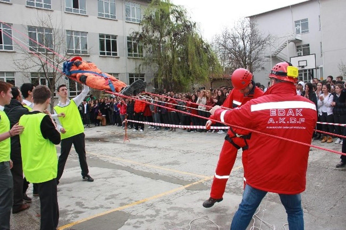 Gerçeği Aratmayan Deprem Tatbikatı