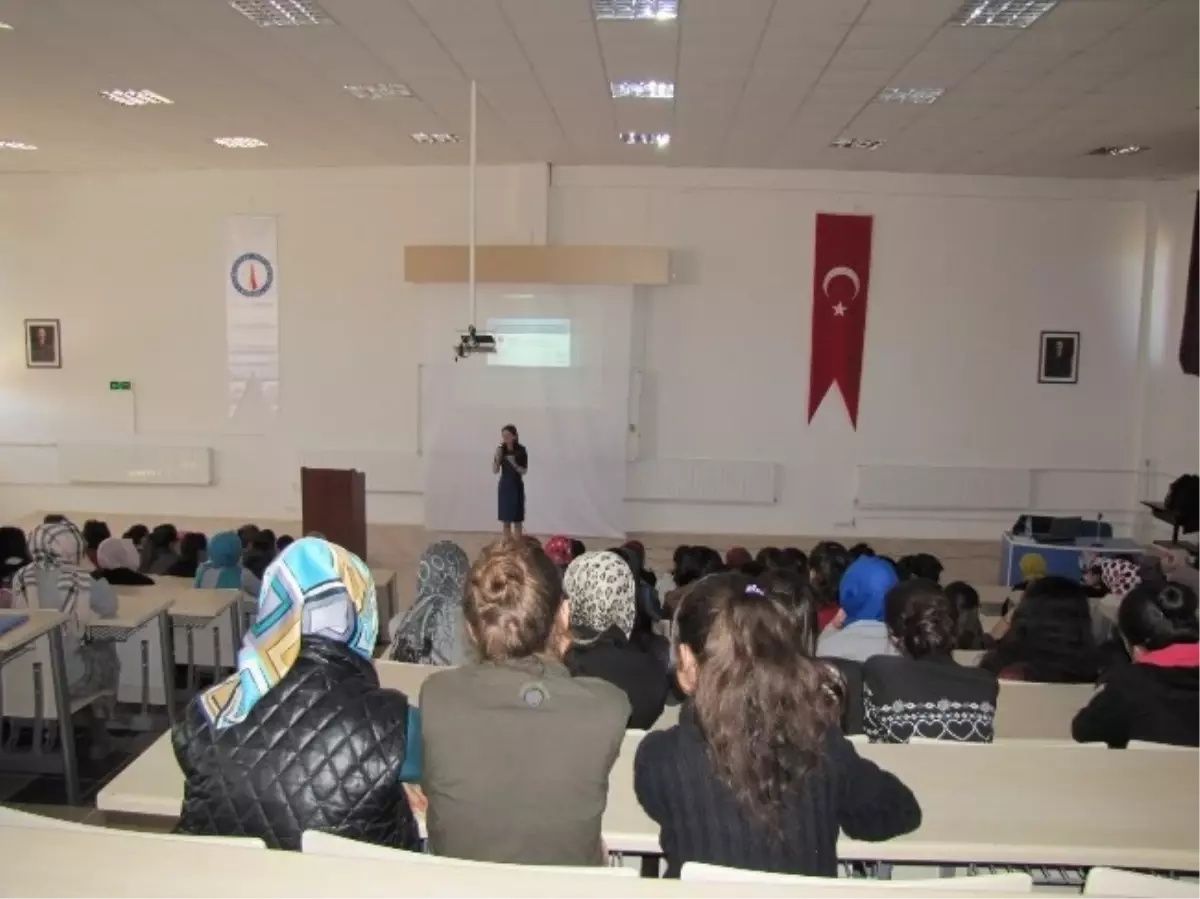 Hisarcık\'ta Lise Öğrencisi Kızlara 8 Mart Dünya Kadınlar Günü Semineri