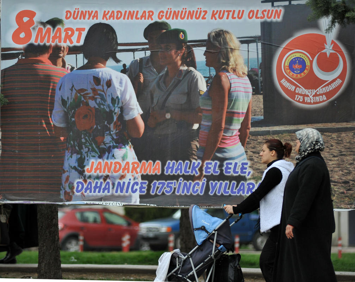 Jandarmadan Afişli "Kadınlar Günü" Kutlaması
