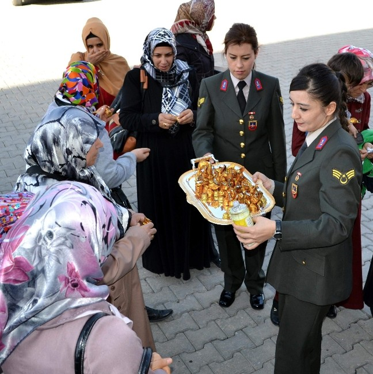 Kadın Astsubaylardan \'Şiddet\' Mesajı