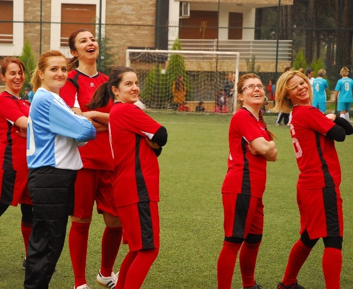 Kadınlar Futbol Oynayarak \'Şiddete Hayır\' Dediler