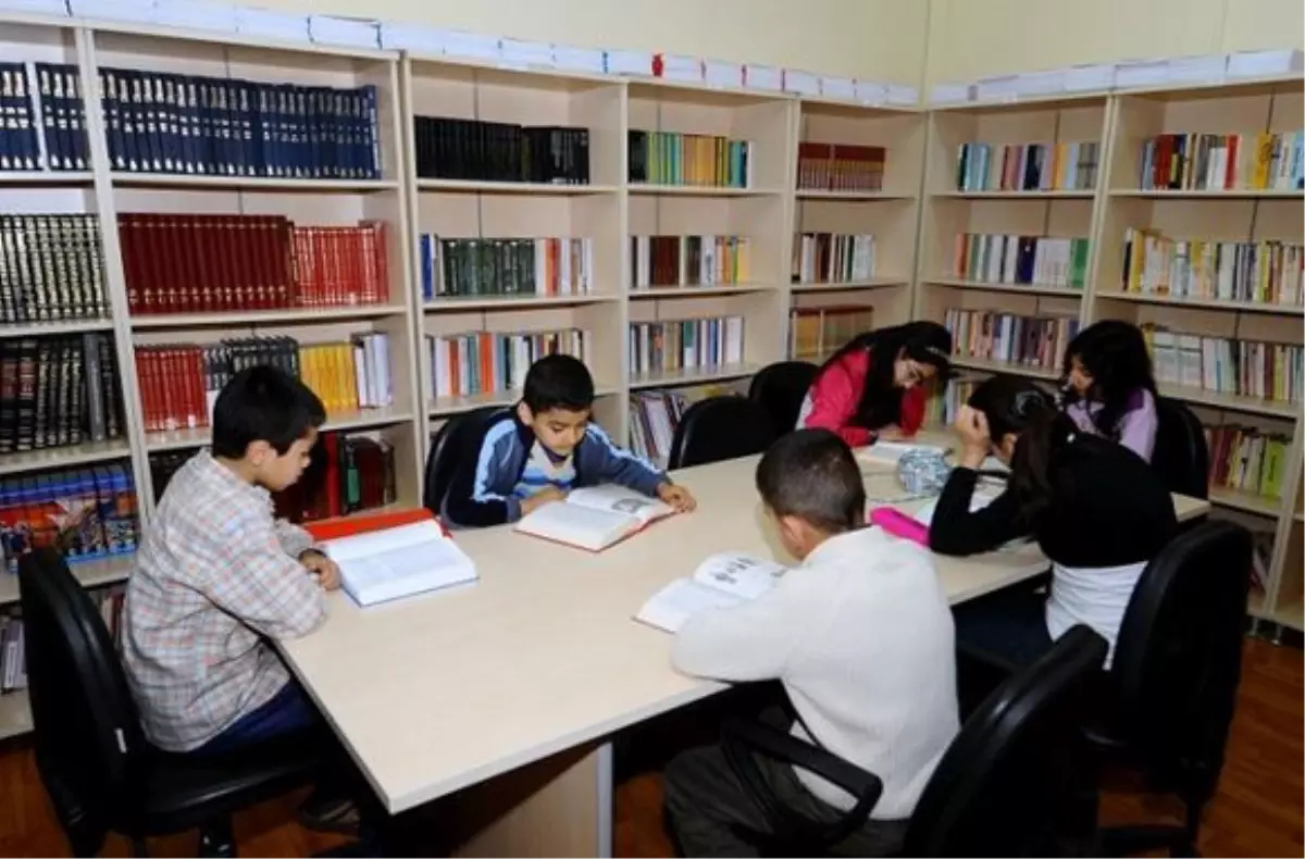 Kitap Kütüphanede Okunur Kampanyası"