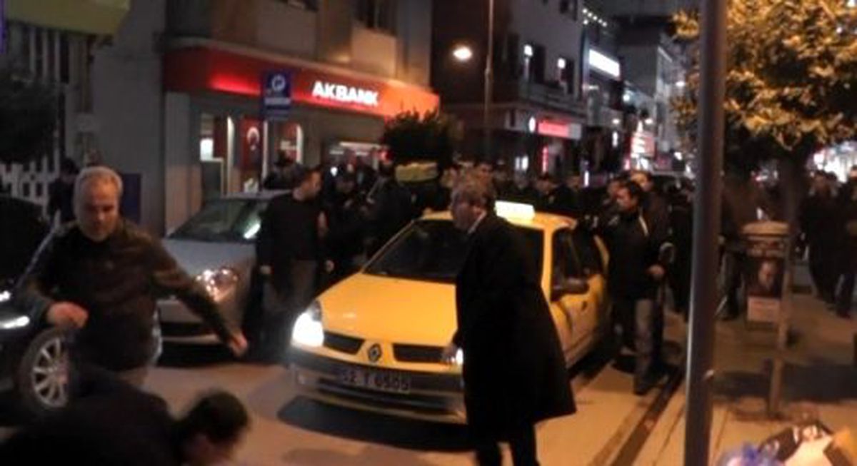 Ordu 2 Ertuğrul Kürkçü ve Hdp\'liler Seçim Bürosunda Mahsur Kaldı, Kürkçü\'nün İçinde Bulunduğu Taksi...