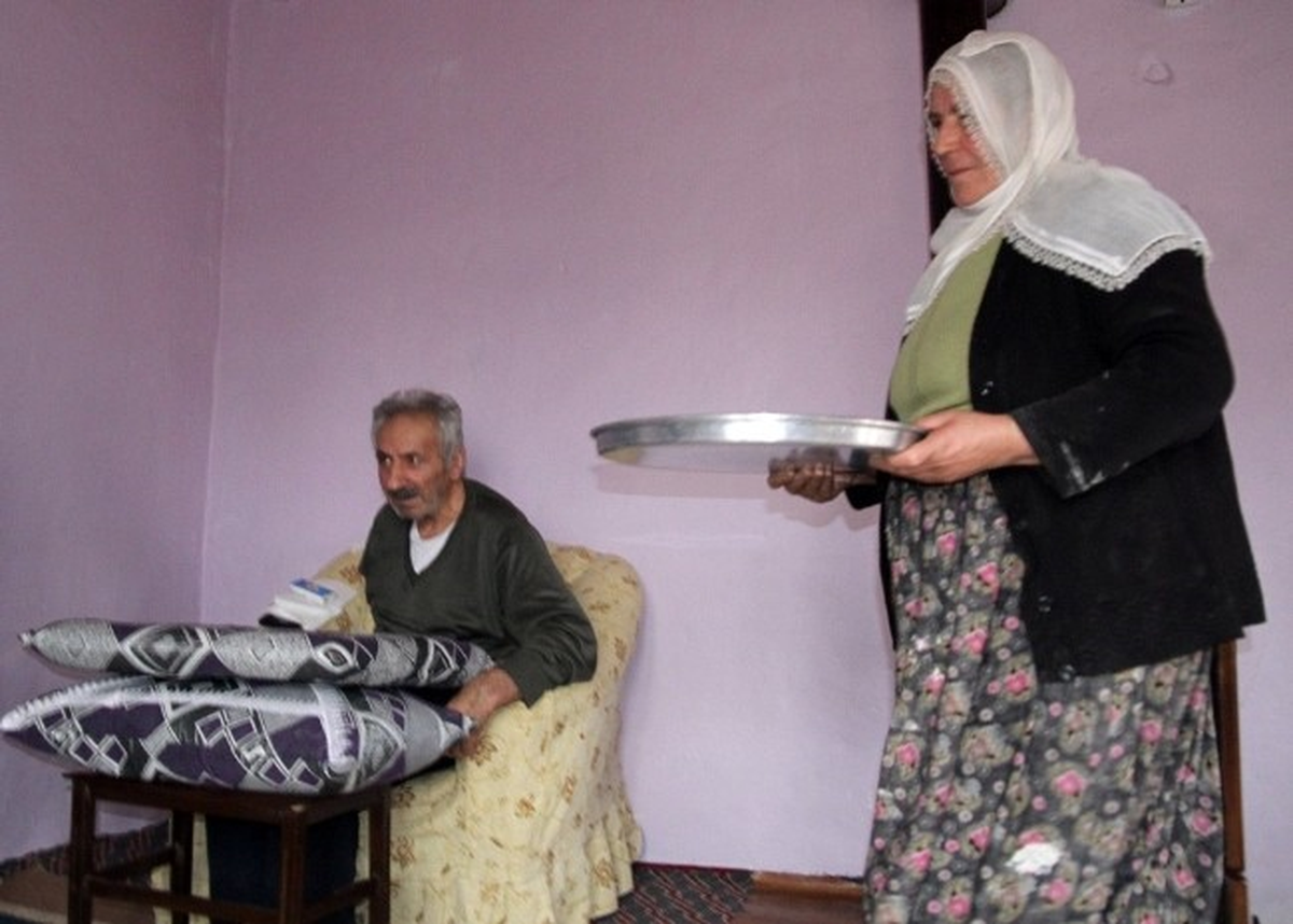 Ömrünü Ailesine Adadı