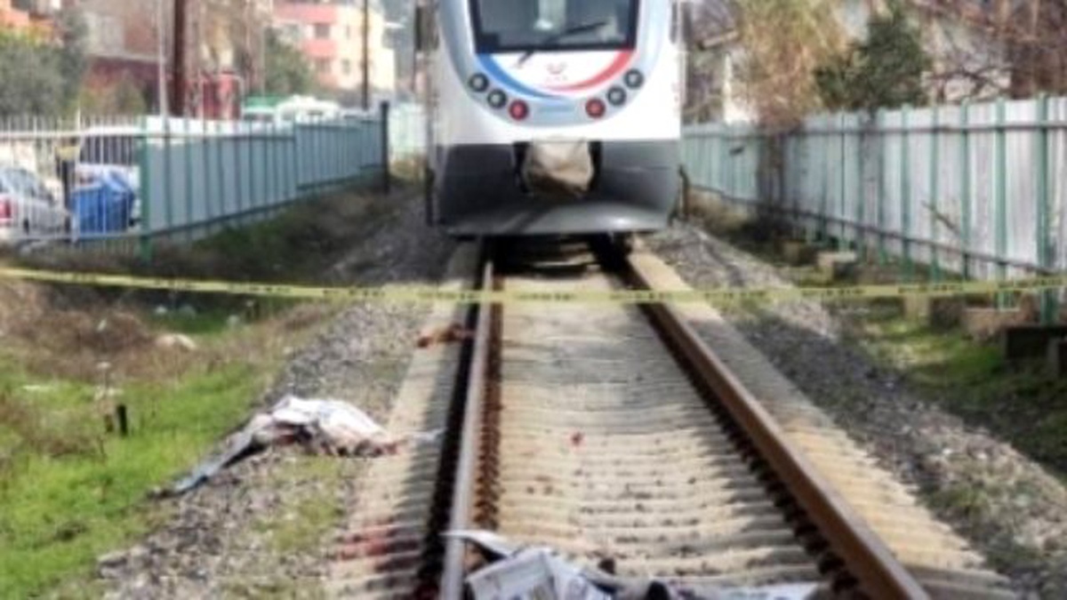 Trenin Çarptığı Kişi Hayatını Kaybetti