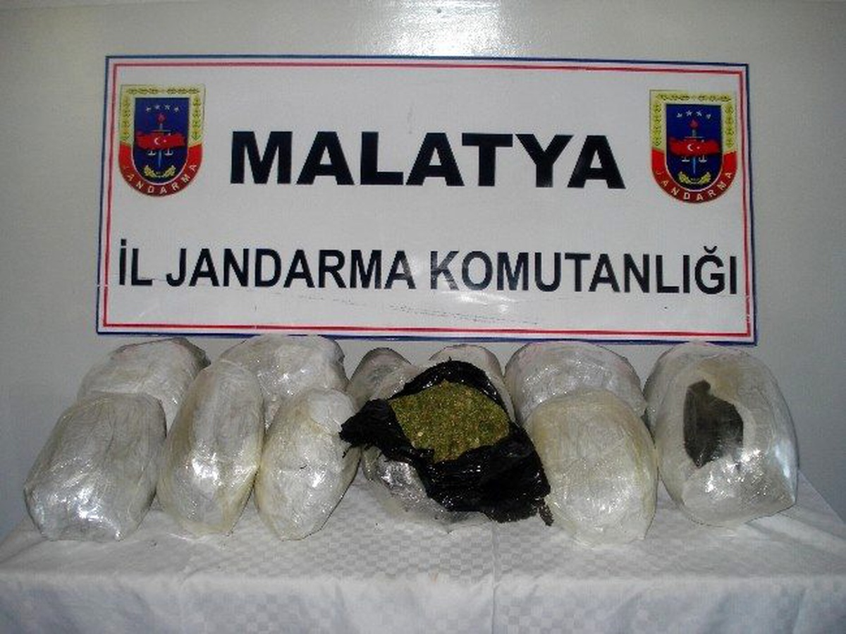 Yolcu Otobüsünde 13 Kilo Esrar Ele Geçirildi