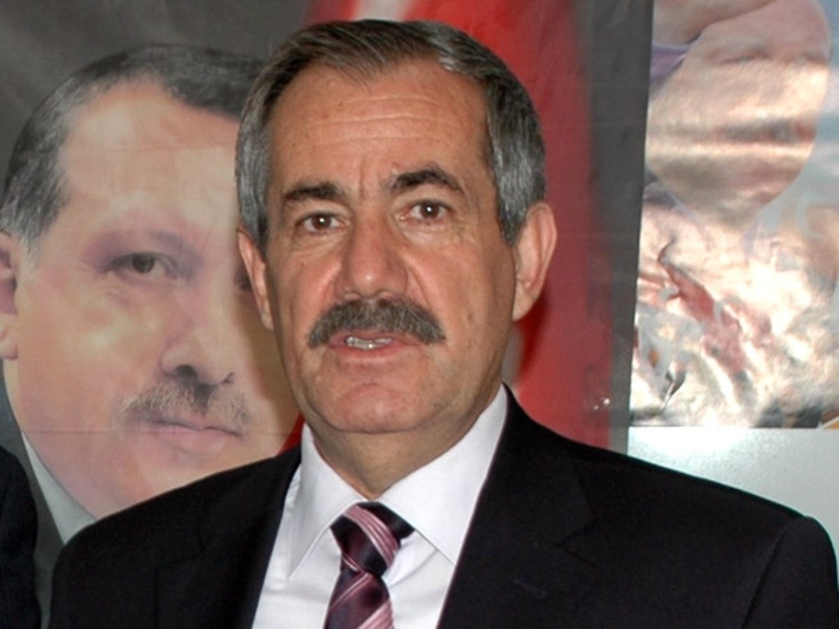 Adilcevaz Belediye Başkanı Gürsoy Kadınlara Gül Dağıttı