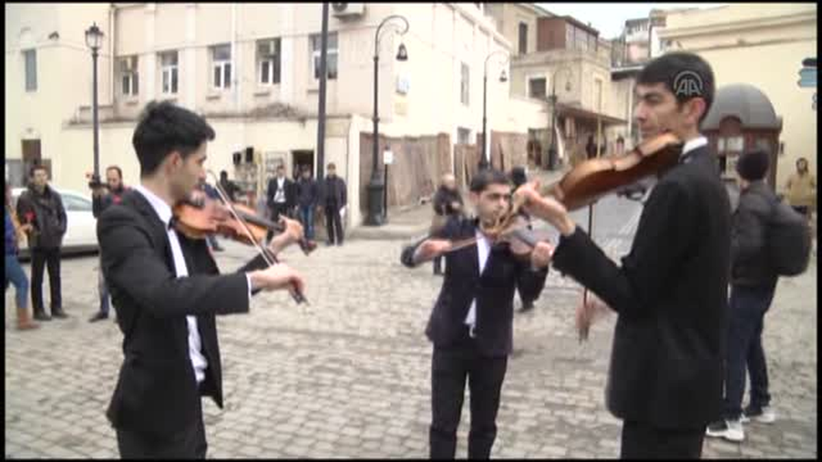 Azerbaycan\'da Kadınlar Günü Kutlanıyor