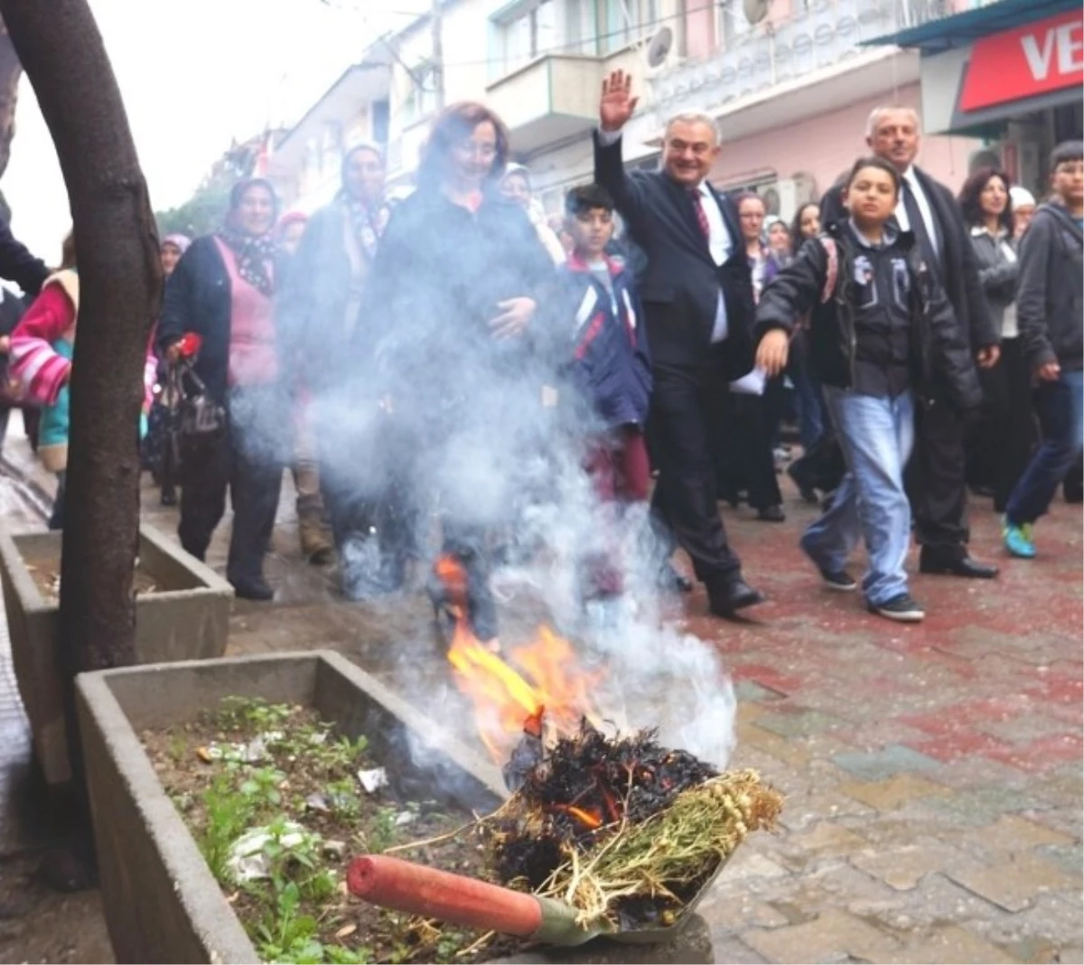 8 Mart Dünya Kadınlar Günü\'nde İlginç Görünüm