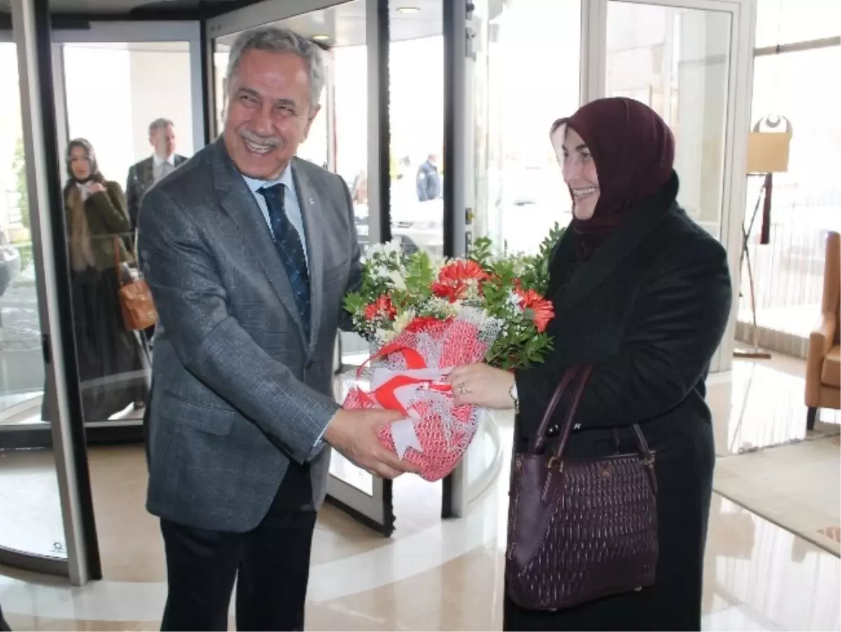 Arınç, Kadınlar Günü Programına Katıldı