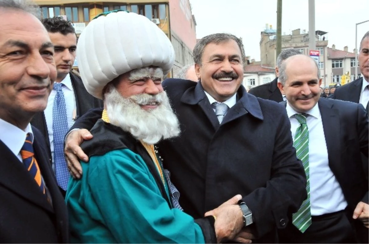 Bakan Eroğlu\'nu Akşehir\'de Nasreddin Hoca Karşıladı