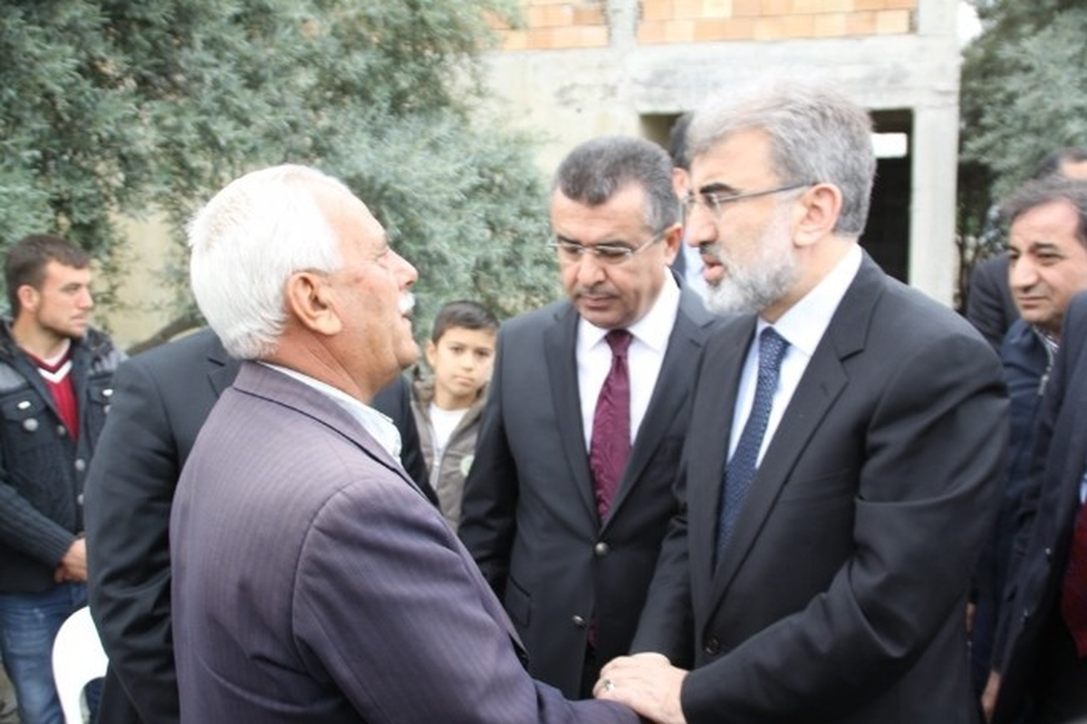 Bakan Taner Yıldız\'dan Şehit Babasına Taziye Ziyareti
