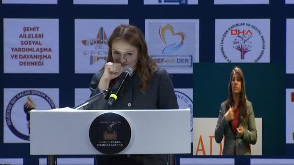 Başbakan Karşısında Heyecanlanan Konuşmacının Zor Anları