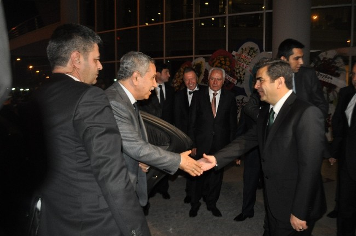 Başbakan Yardımcısı Arınç Kayseri\'de Düğüne Katıldı