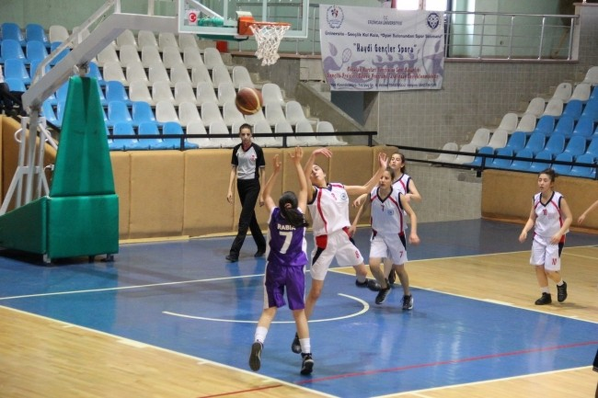 Basketbol Grup Müsabakaları Erzincan\'da Başladı