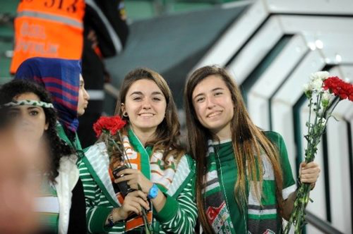 Bursaspor Yönetiminden Bayan Taraftarlara Teşekkür
