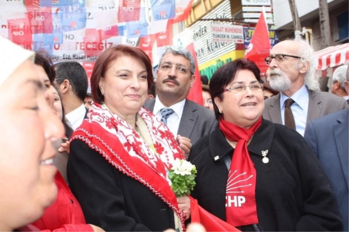 CHP Genel Başkan Yardımcısı Güldal Mumcu Alaşehir\'de