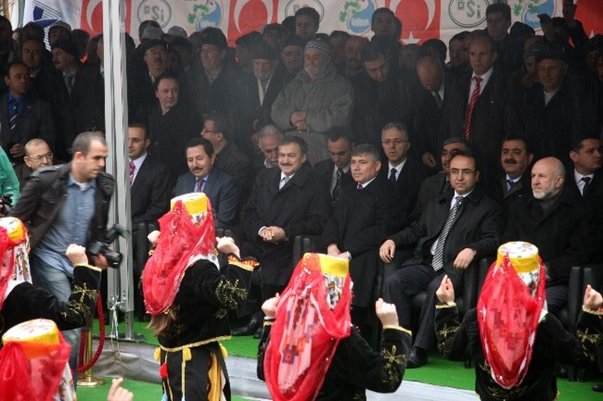 Çocukların Bakan Sevgisi Yağmur Dinlemedi