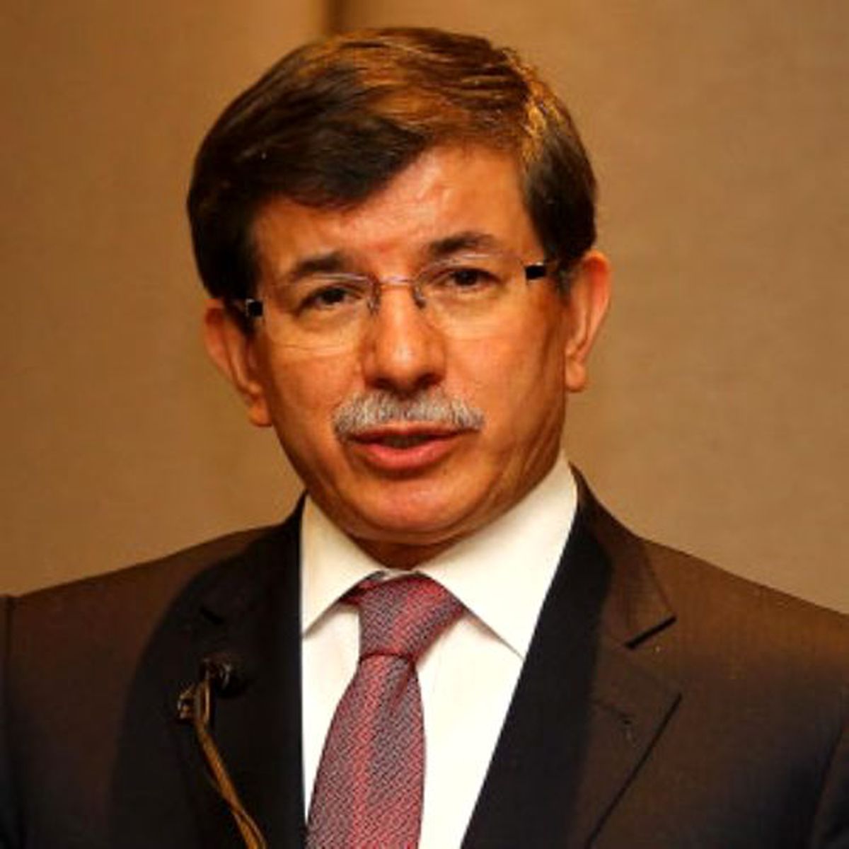 Davutoğlu, Bakanlıktaki Kadınların Gününü Kutladı