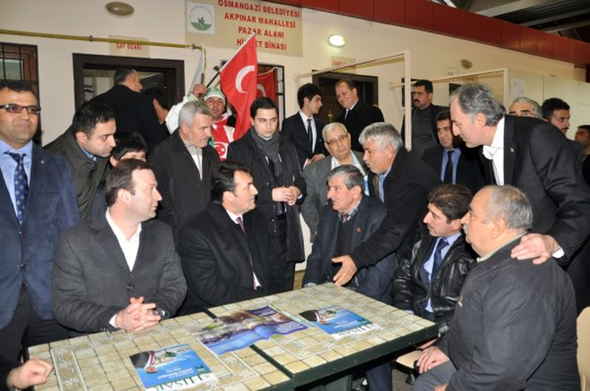 Dündar, Pazarcı Tezgahının Başına Geçti Vatandaşa Satış Yaptı