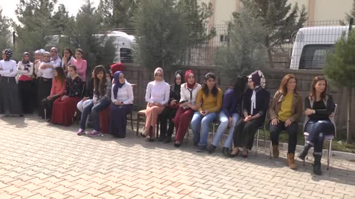Fabrika işçisi kadınlar, 8 Mart\'ı kutladı -
