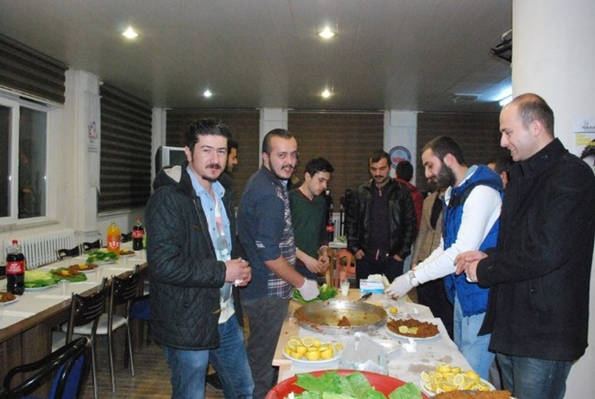 Gençlik Merkezi Gençlerin Kaynaşması İçin Eğlence Düzenledi