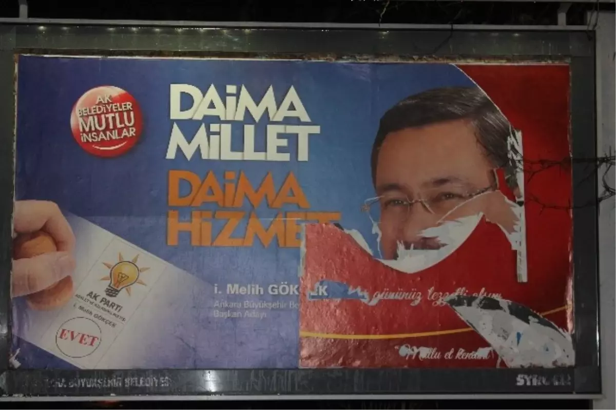 Gökçek\'in Seçim Afişleri Tahrip Ediliyor