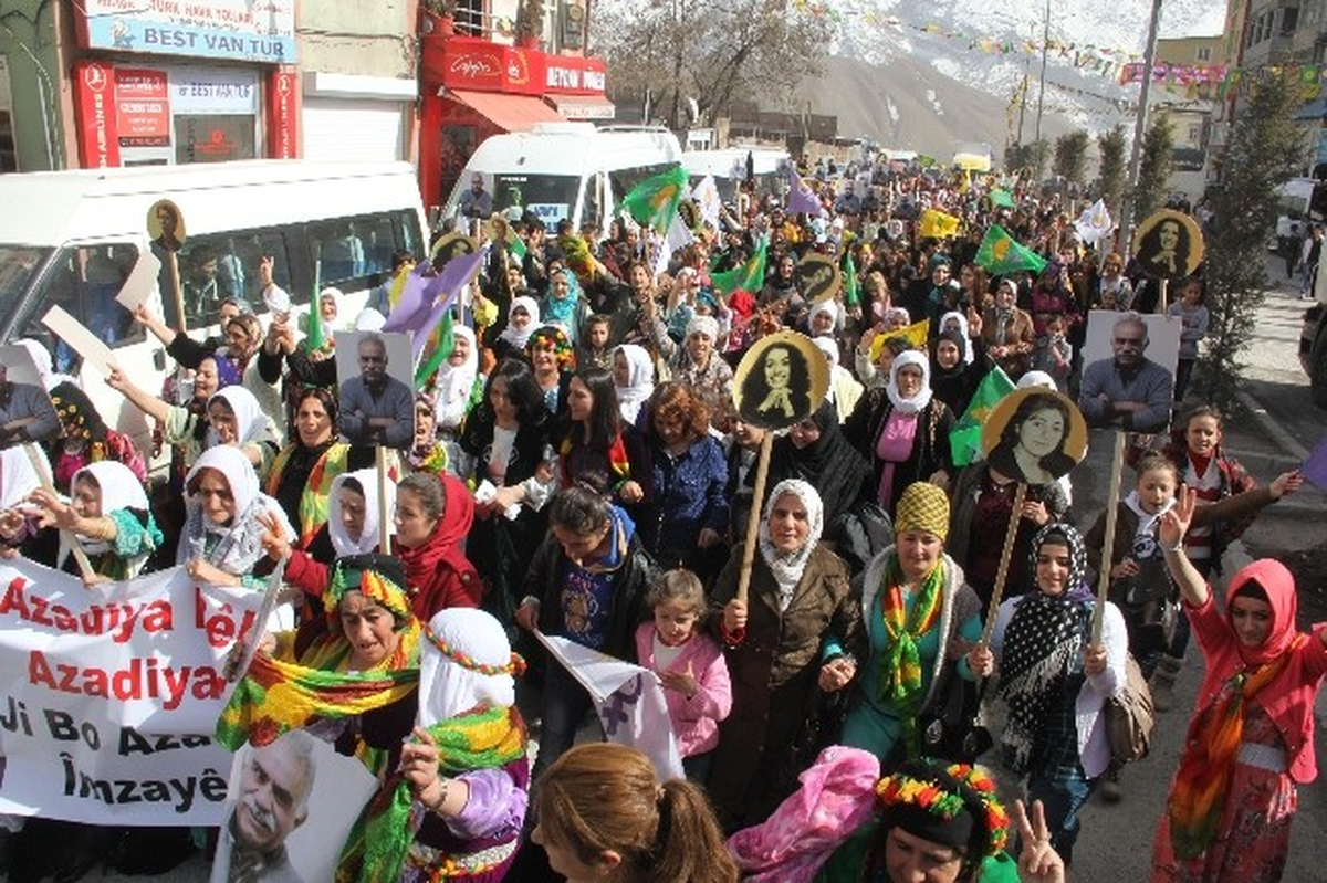 Hakkari\'de 8 Mart Kadınlar Günü Coşkusu