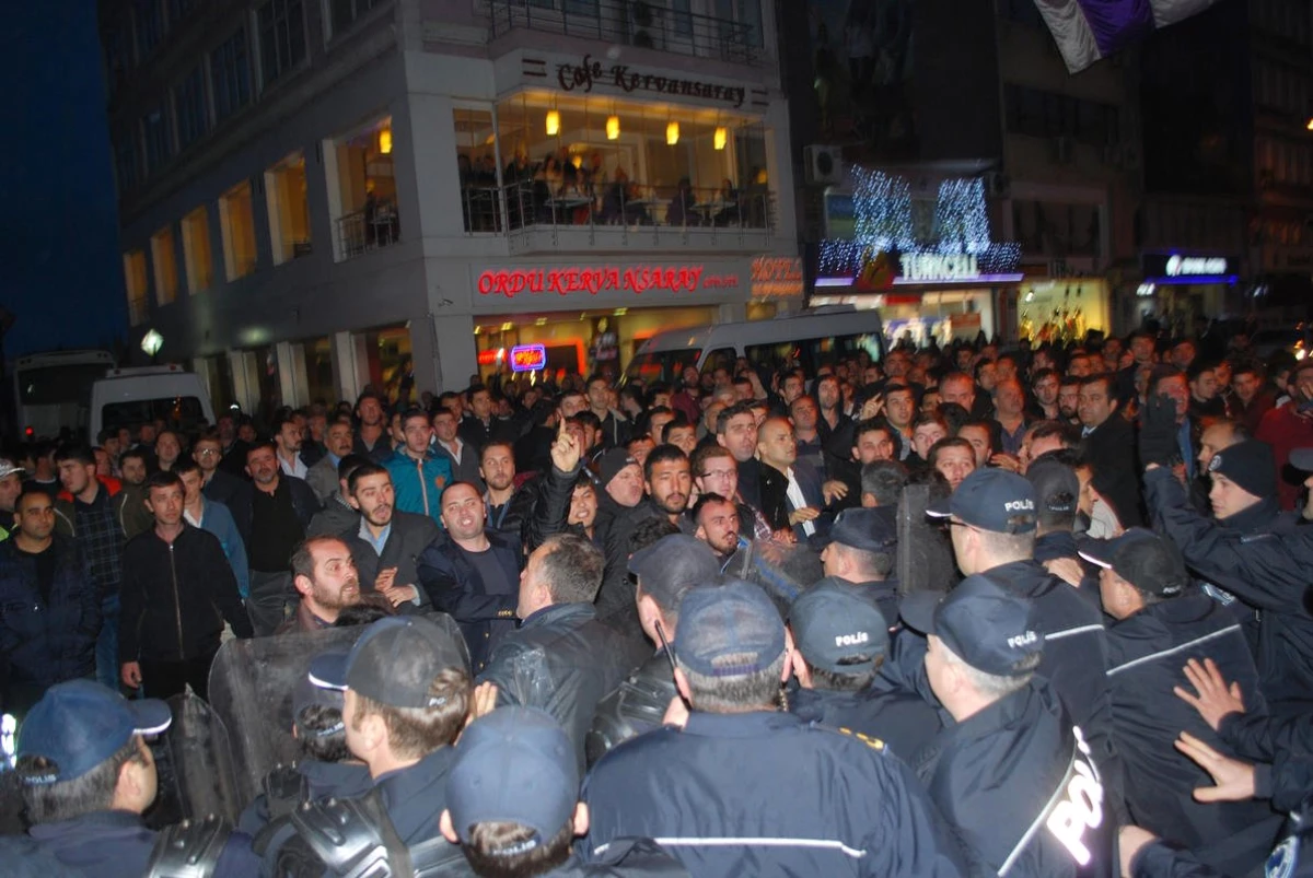 HDP Eş Başkanı Ertuğrul Kürkçü Linç Edilmekten Kurtuldu