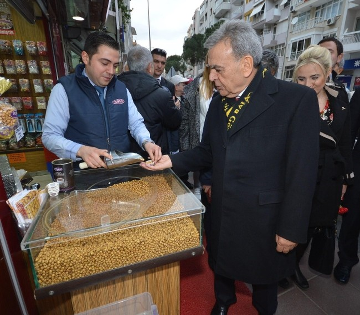 İzmir Büyükşehir Belediye Başkanı Kocaoğlu Seçim Bürosu Açtı