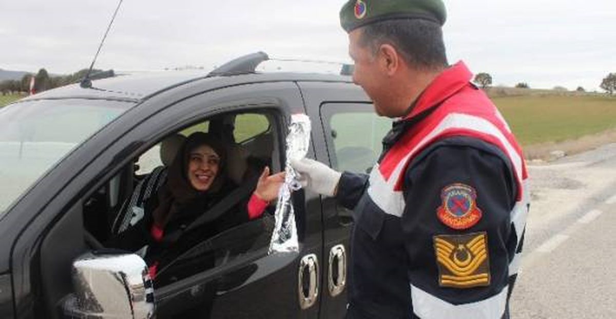 Jandarma Hakkarili Kadınların Gününü Kutladı
