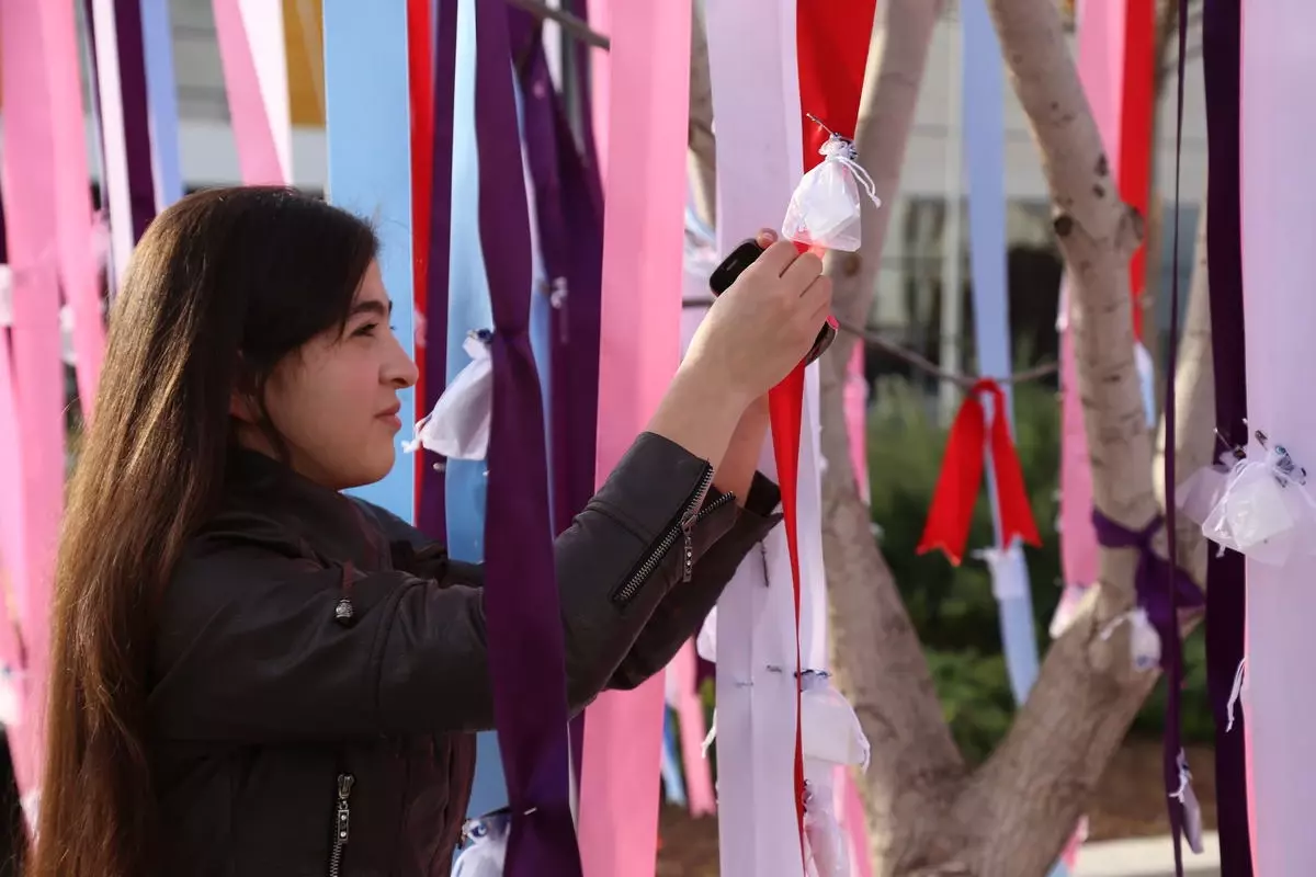 Kadınlar Dilek Ağacında "Güzel Günler" Diledi