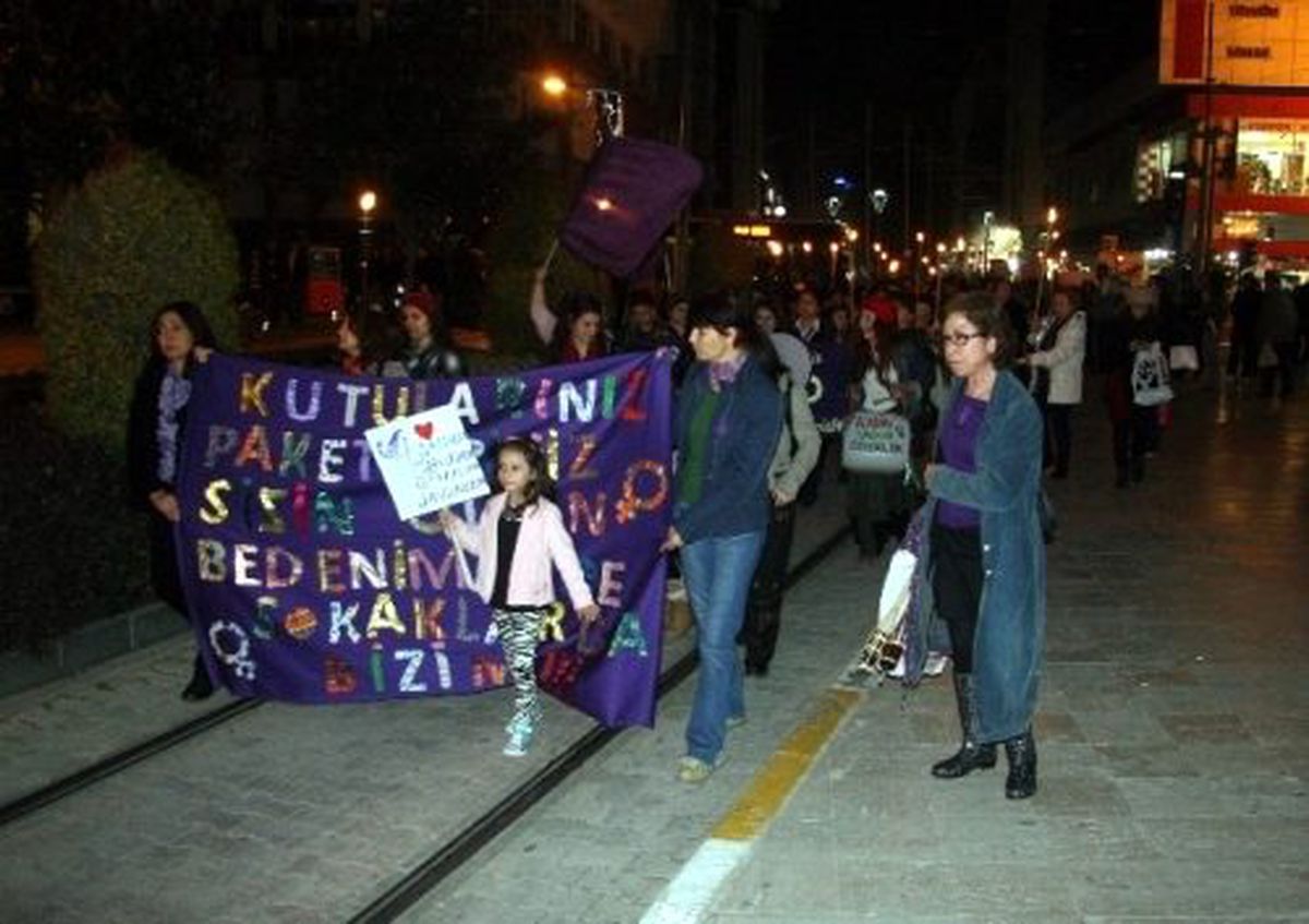 Kadınlardan Meşaleli Eylem