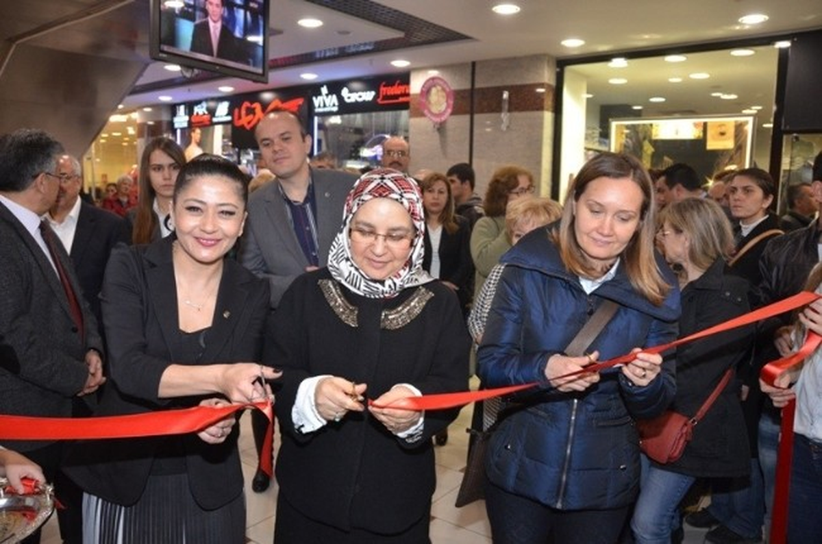 Kadınlar Günü Resim Sergisi Rana Alimoğlu Tarafından Açıldı