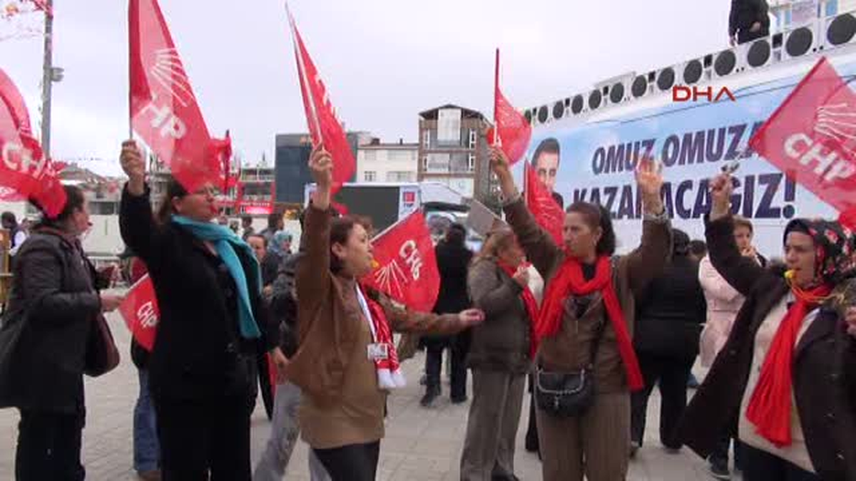 Kadınlara Yara Bandı Dağıttı