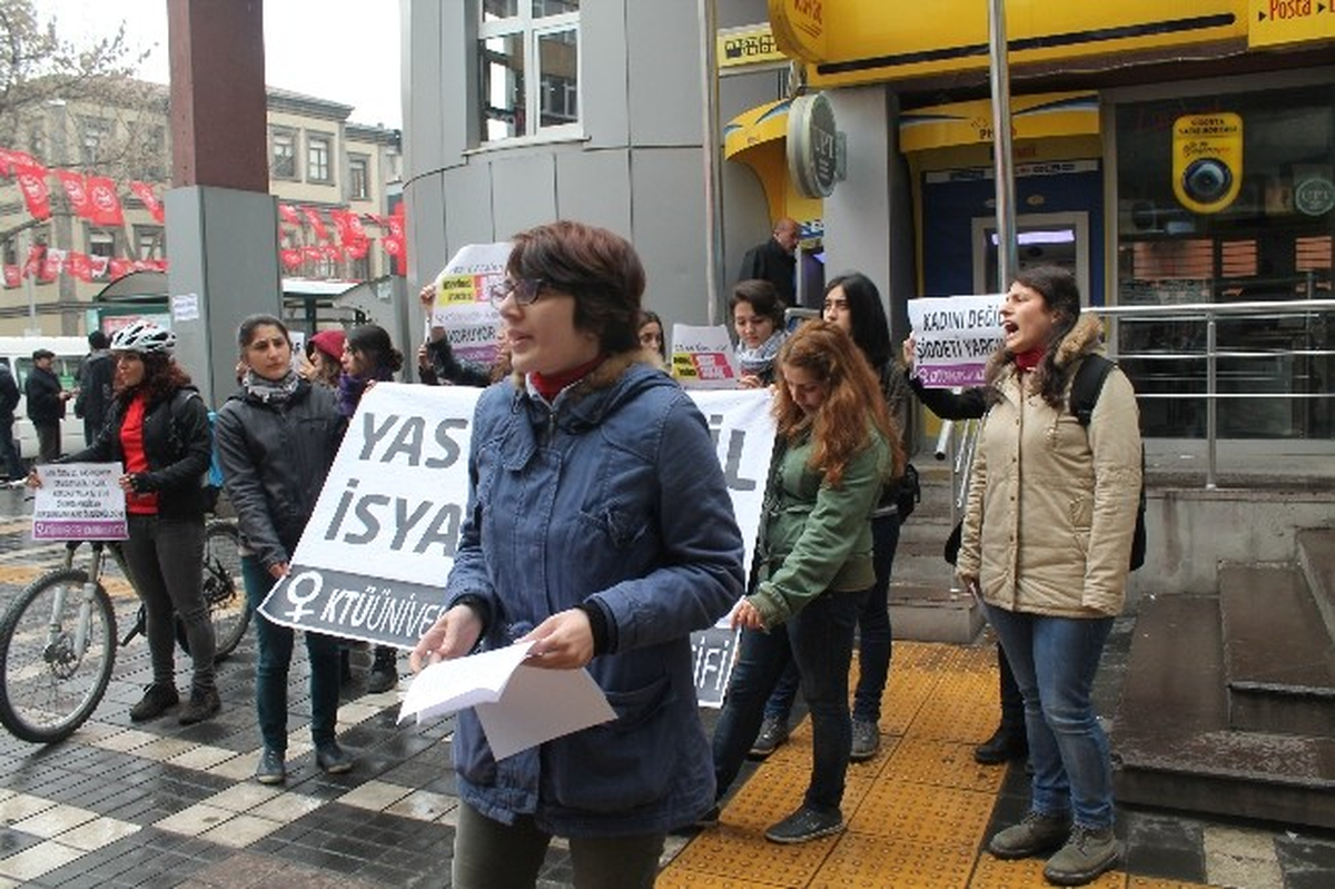 Ktü\'lü Kız Öğrencilerden Kadın Cinayetlerine Protesto