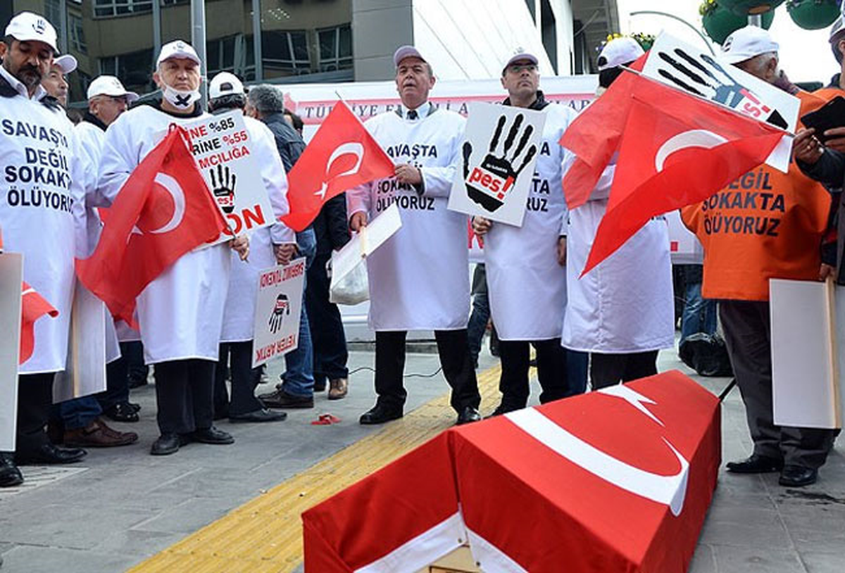 Denizli\'de Ölüm Orucundaki Emekli Astsubaylara Destek