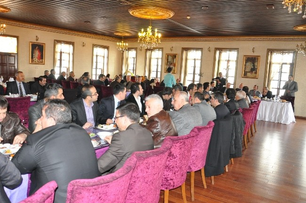Sekmen, "Erzurum\'da Ak Partiyi Reddedecek Bir Kişi Tanımıyorum"