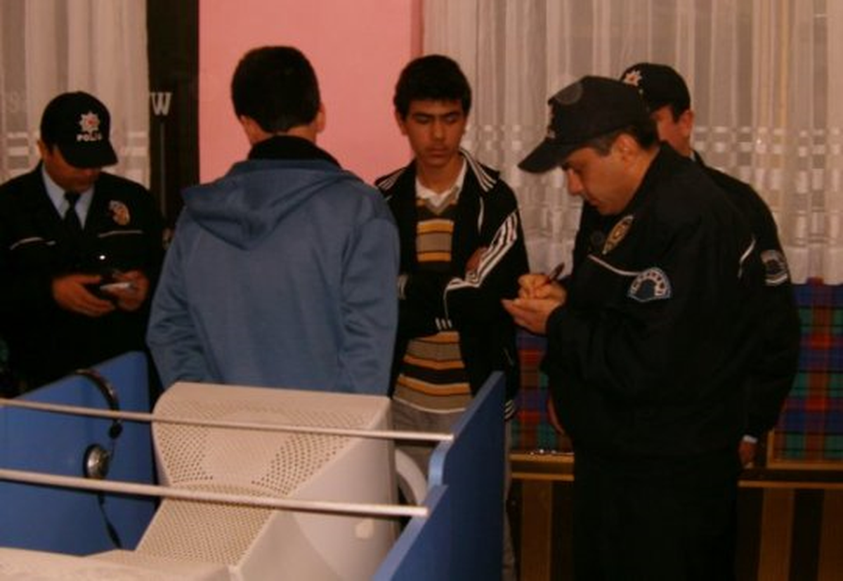 Şırnak\'ta İnternet Kafe ve Oyun Salonları Denetlendi