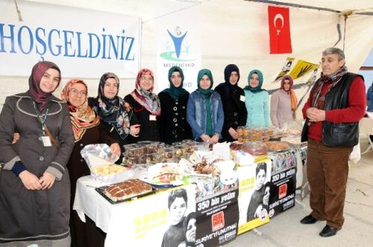 Denizli'de Suriyeli Yetim Çocuklar İçin Kermes Düzenlendi