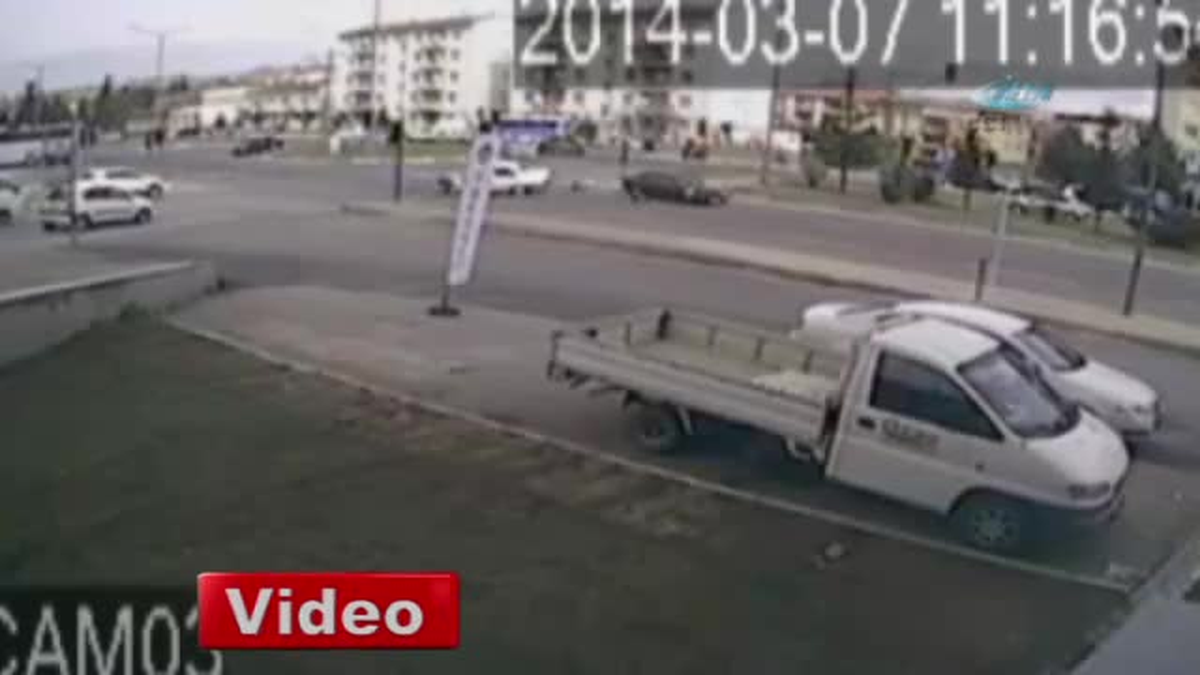 Sürücü Camdan Fırladı