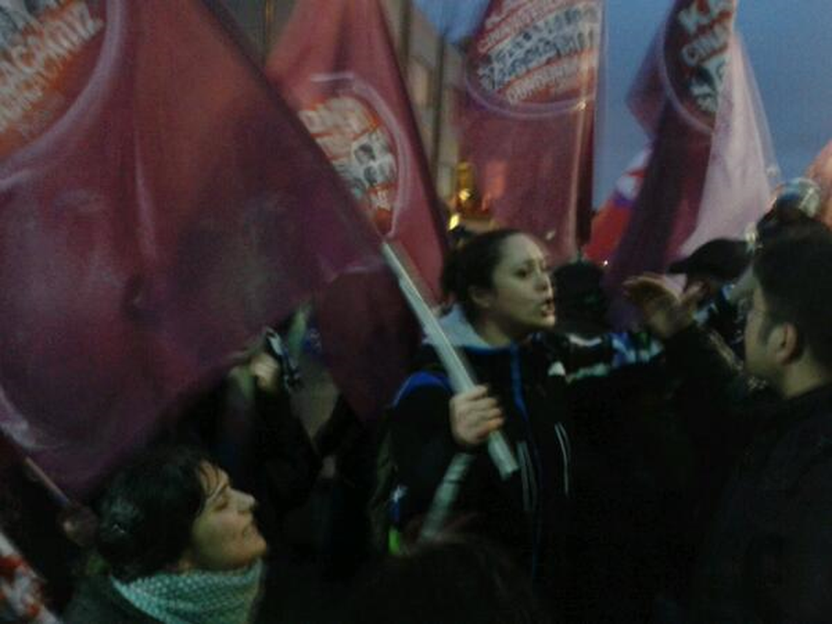 Taksim\'de Eylemci Kadınlar ile Polis Arasında Arbede