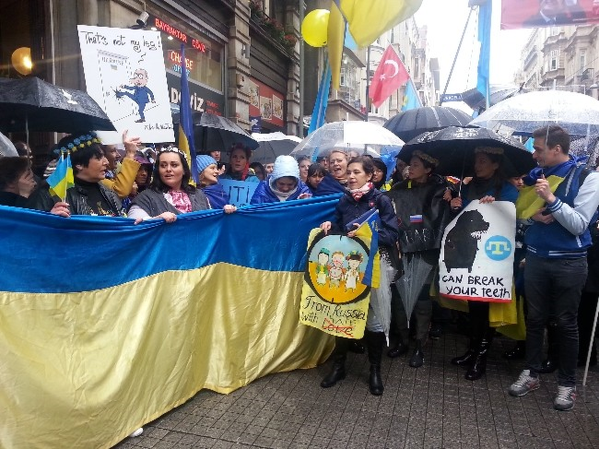 Ukraynalı Gelinler Rusya\'yı Protesto Etti