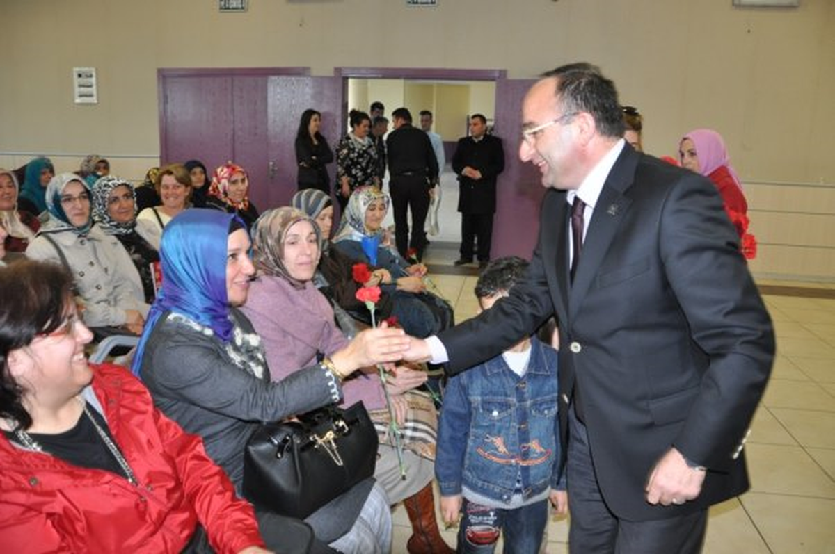 Üzülmez, Dünya Kadınlar Günü Kutlama Programına Katıldı