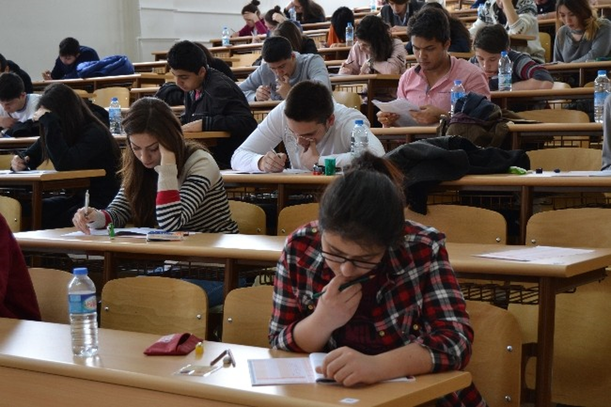 20 Bin Üniversite Adayı Ankara\'da Ygs Provası Yaptı