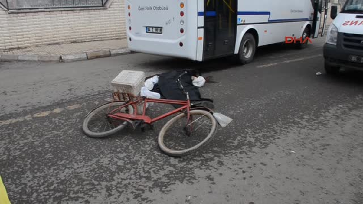 Ağrı Bisikletiyle Pide Götürürken Otobüs Çarptıbisikletiyle Pide Götürürken Otobüs Çarptı